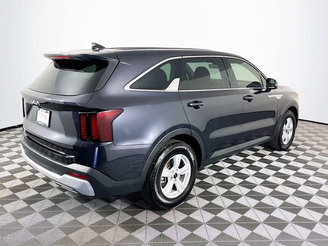 Used 2025 Kia Sorento LX image 8