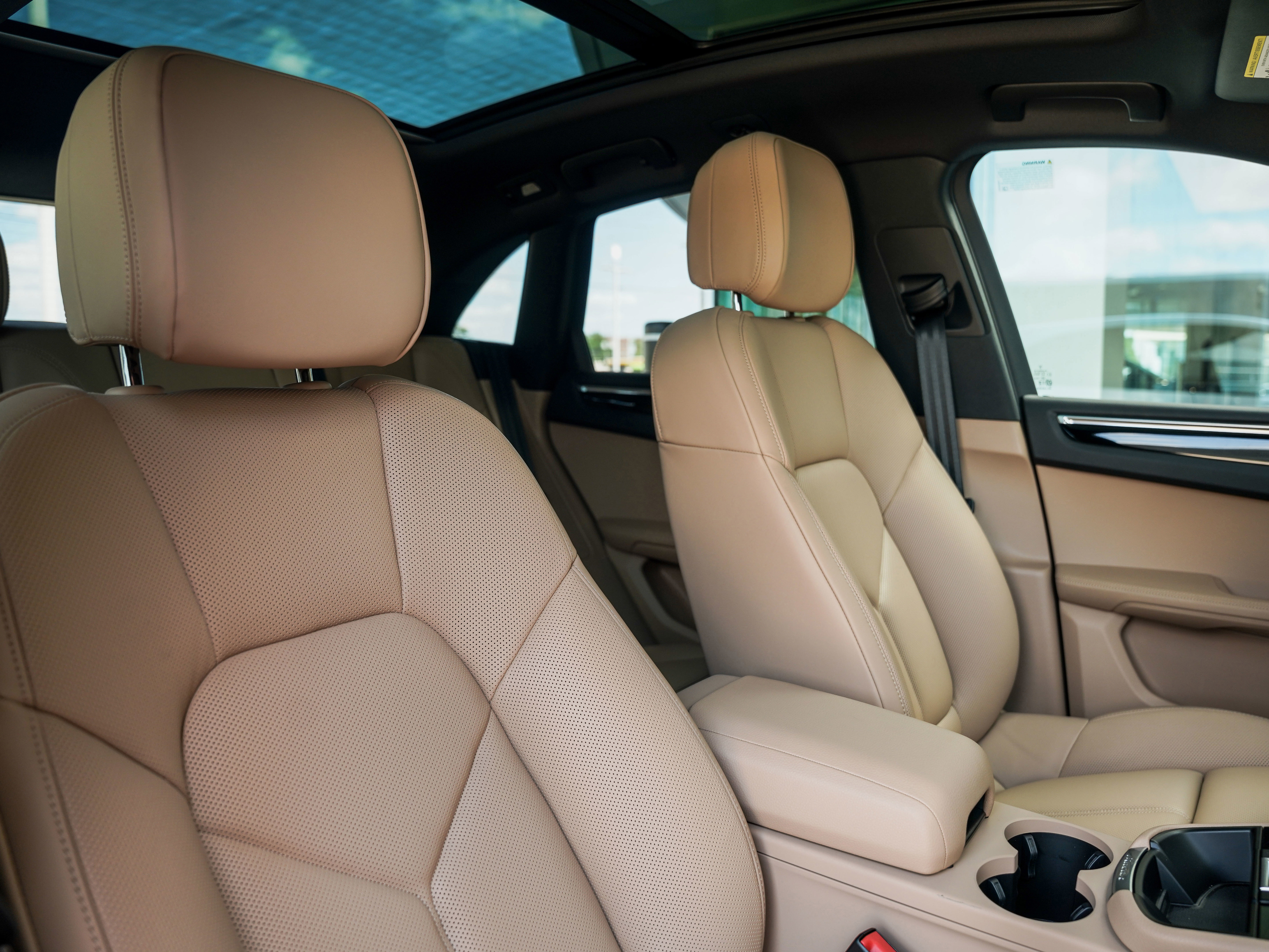 Certified 2025 Porsche Macan image 34