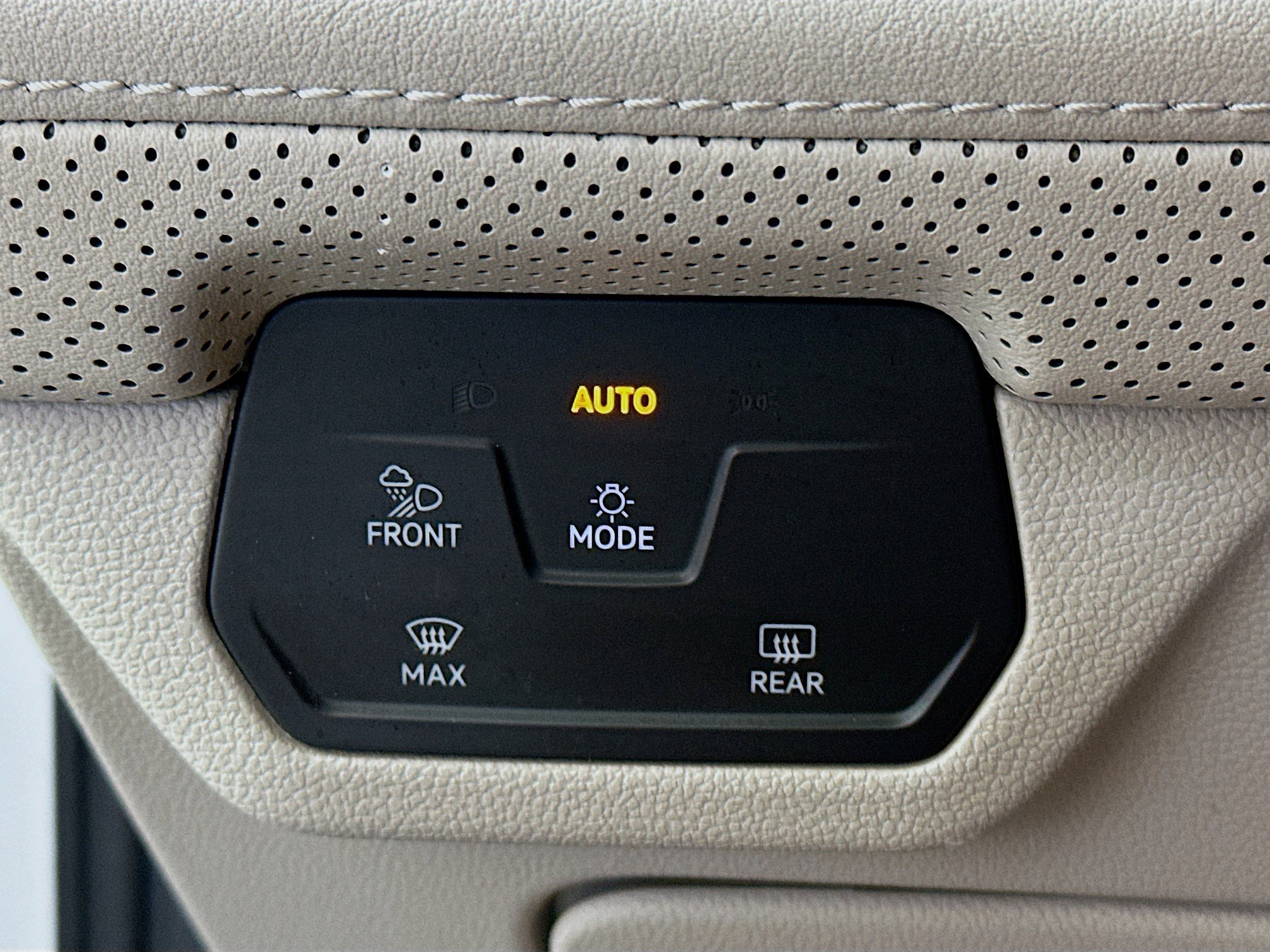 Used 2024 Volkswagen Atlas SE FWD image 17