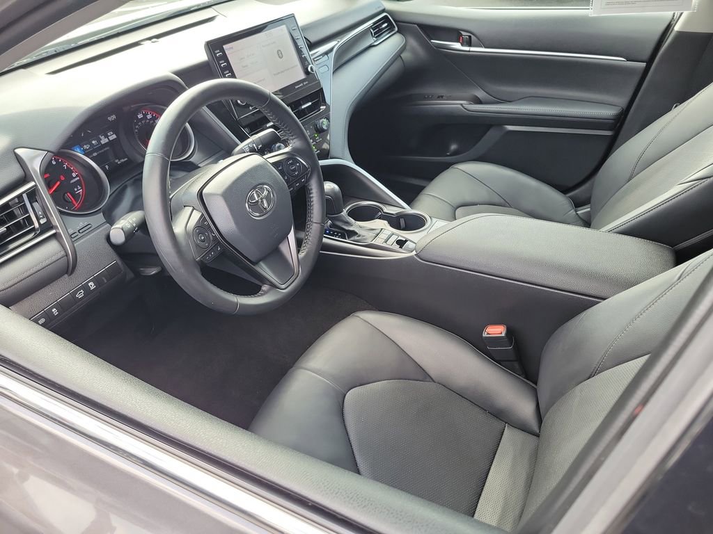 Used 2021 Toyota Camry XSE FWD image 3
