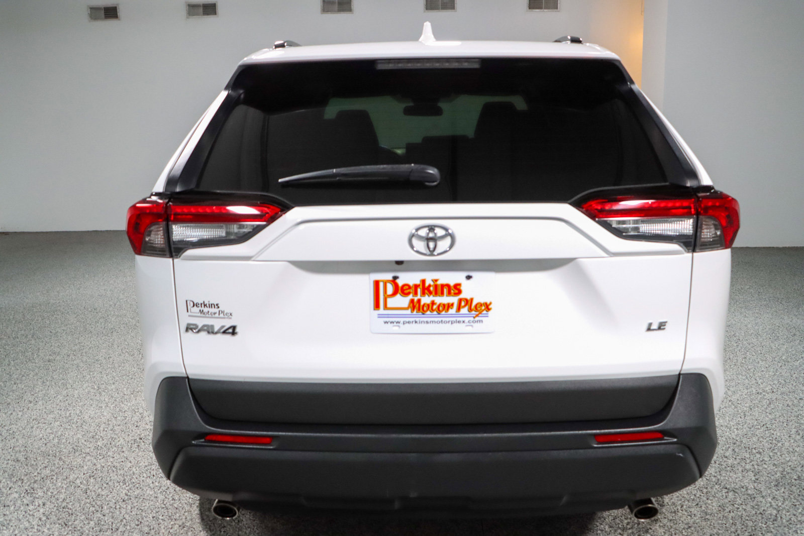 Used 2020 Toyota RAV4 LE FWD image 8