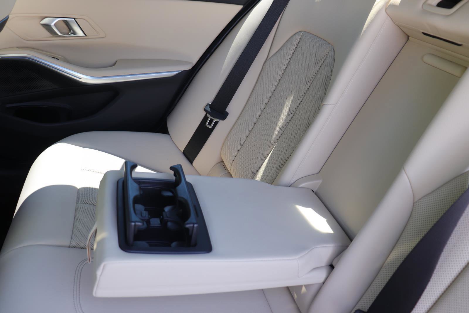 Used 2024 BMW 330i Sedan w/ Premium Package image 18