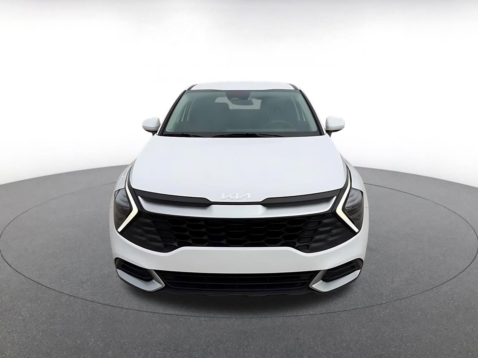 Used 2025 Kia Sportage LX image 4