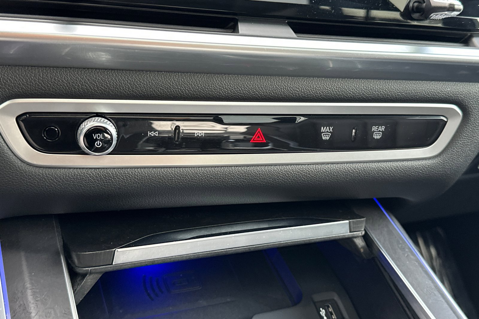 Used 2023 BMW X7 M60i w/ Executive Package image 22