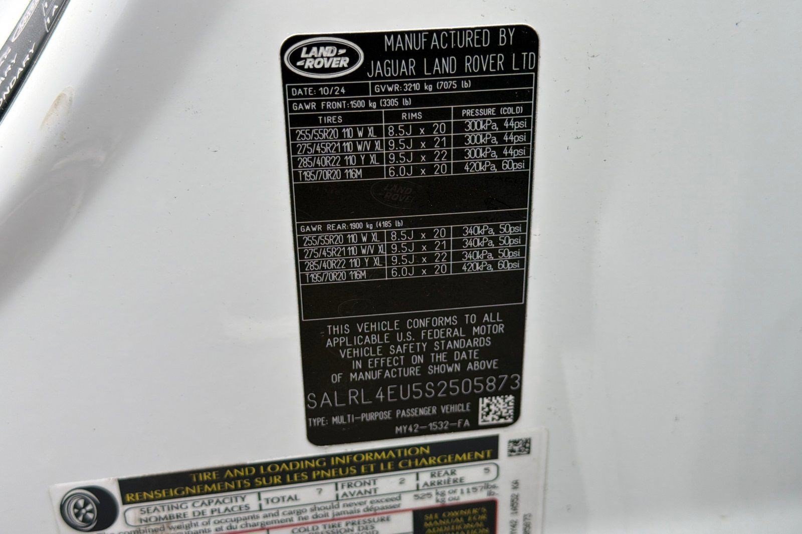 Used 2025 Land Rover Discovery Dynamic SE AWD/4WD image 22