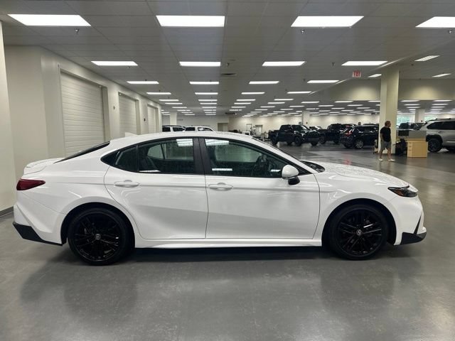 Used 2026 Toyota Camry SE FWD image 8