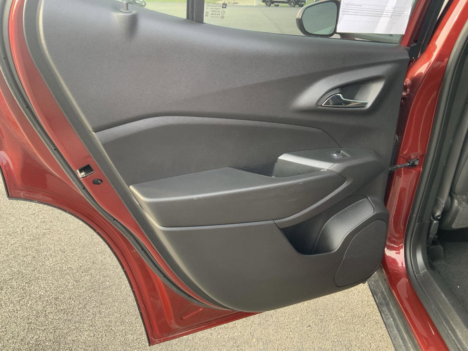 Used 2025 Chevrolet Trax LT w/ LT Convenience Package image 47