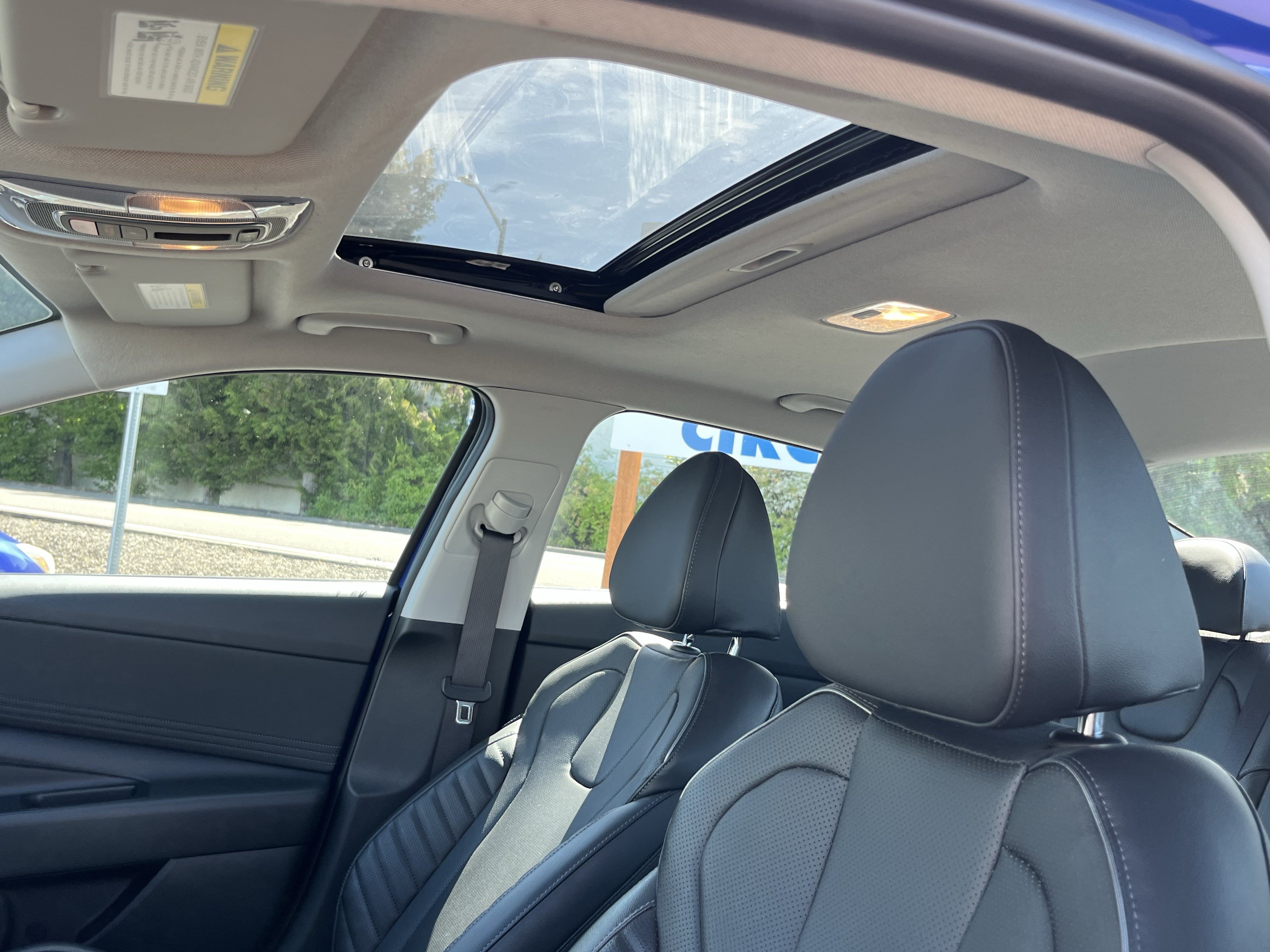Certified 2025 Hyundai Elantra Limited FWD image 19