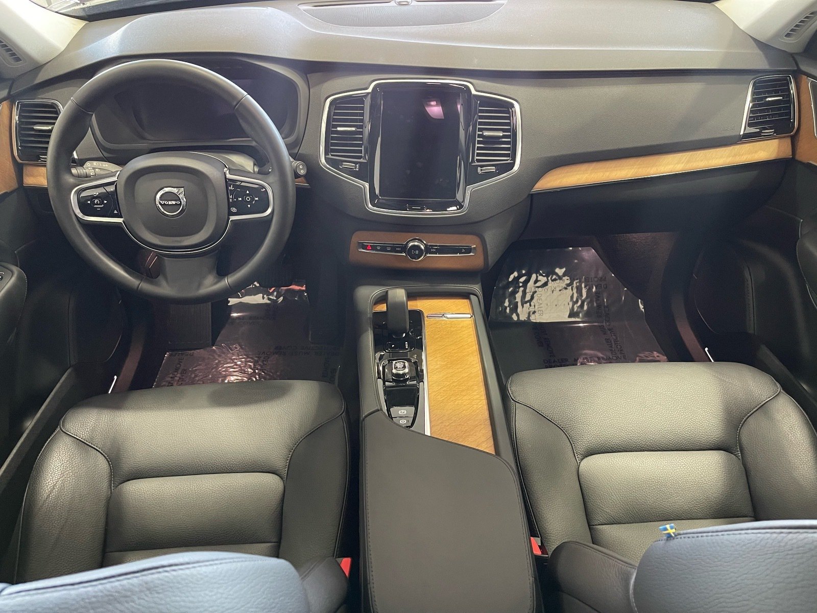 Used 2025 Volvo XC90 T8 Plus w/ Protection Package Premier AWD/4WD image 30