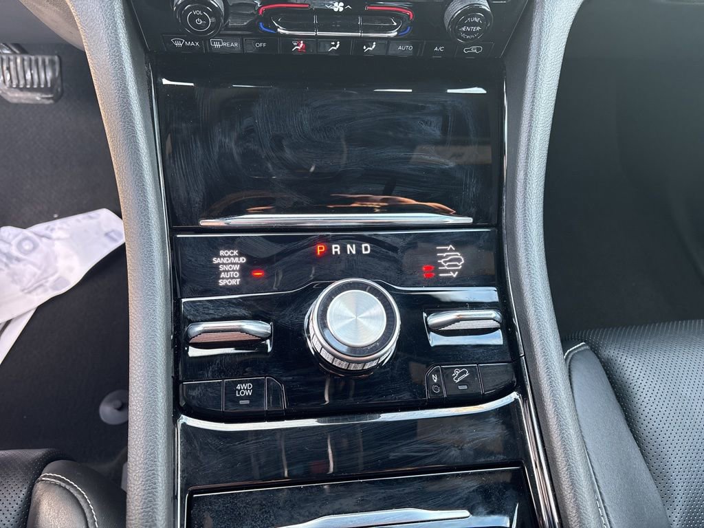 Certified 2023 Jeep Grand Cherokee Overland w/ Luxury Tech Group IV image 19