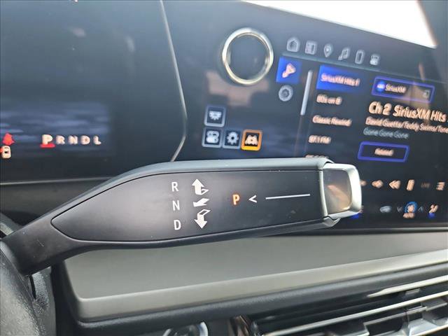 Used 2025 Chevrolet Traverse LT image 12