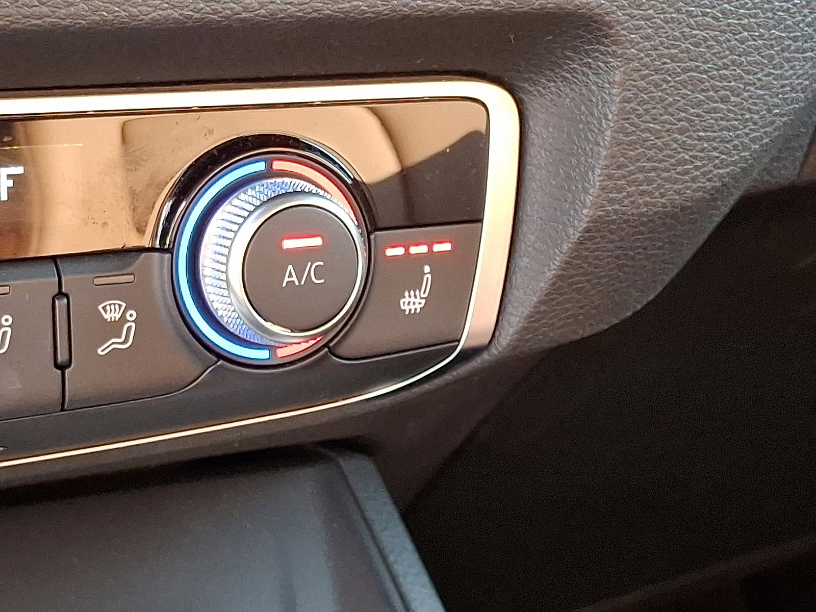 Certified 2025 Audi Q3 2.0T Premium Plus w/ Premium Plus Package image 26