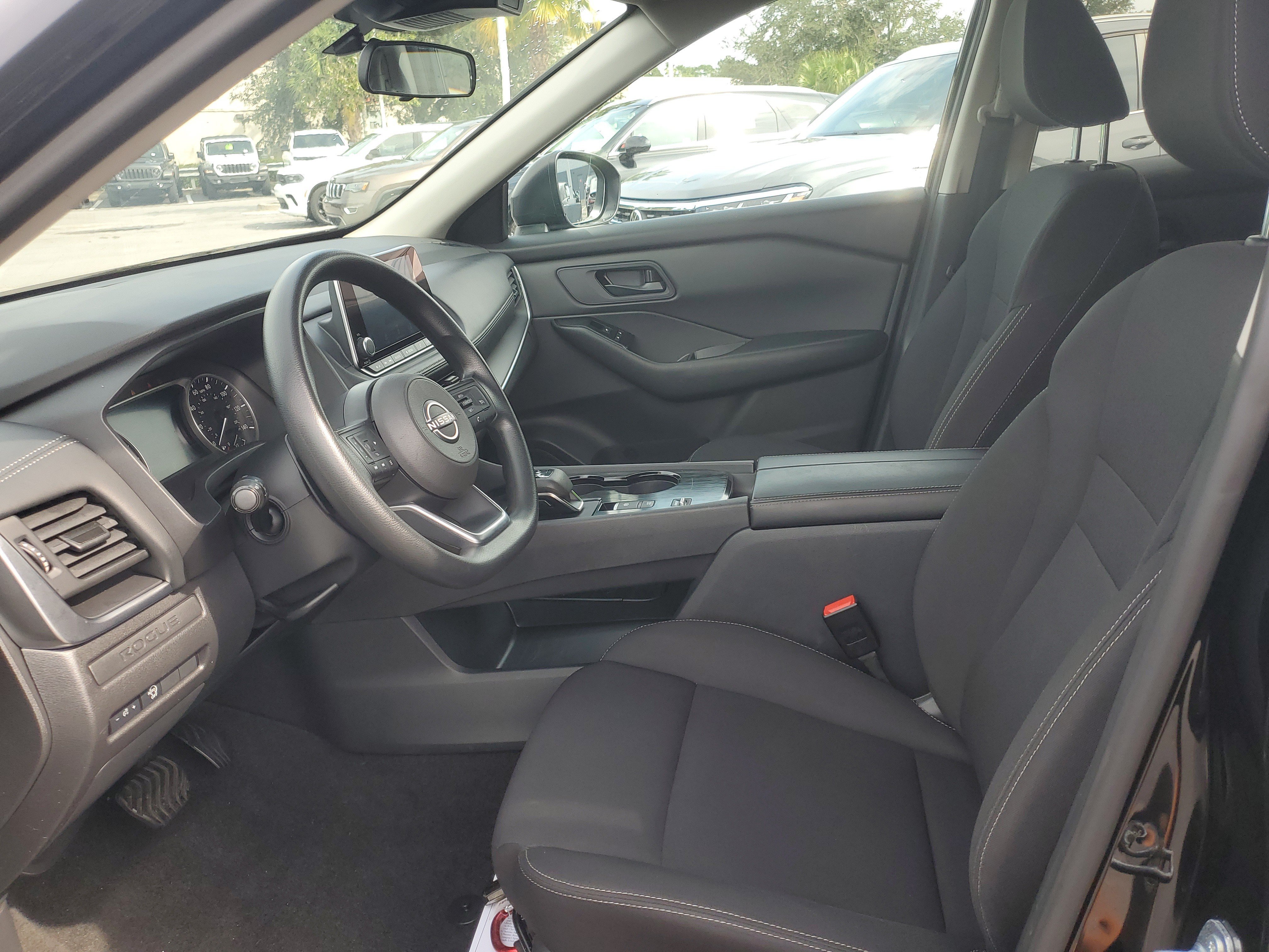 Used 2024 Nissan Rogue S FWD image 14