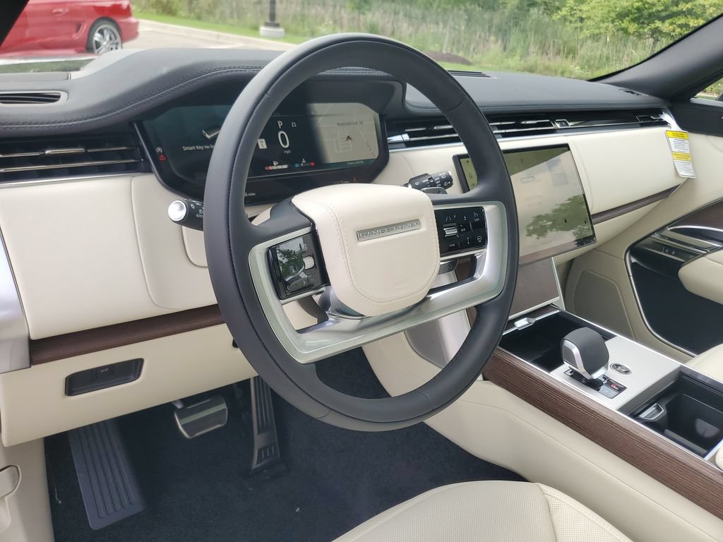 New 2026 Land Rover Range Rover Long Wheelbase SE AWD/4WD image 13