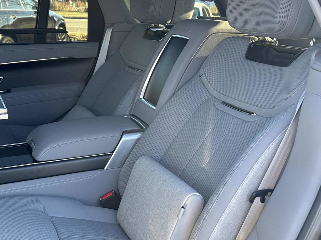 New 2025 Land Rover Range Rover SV image 17