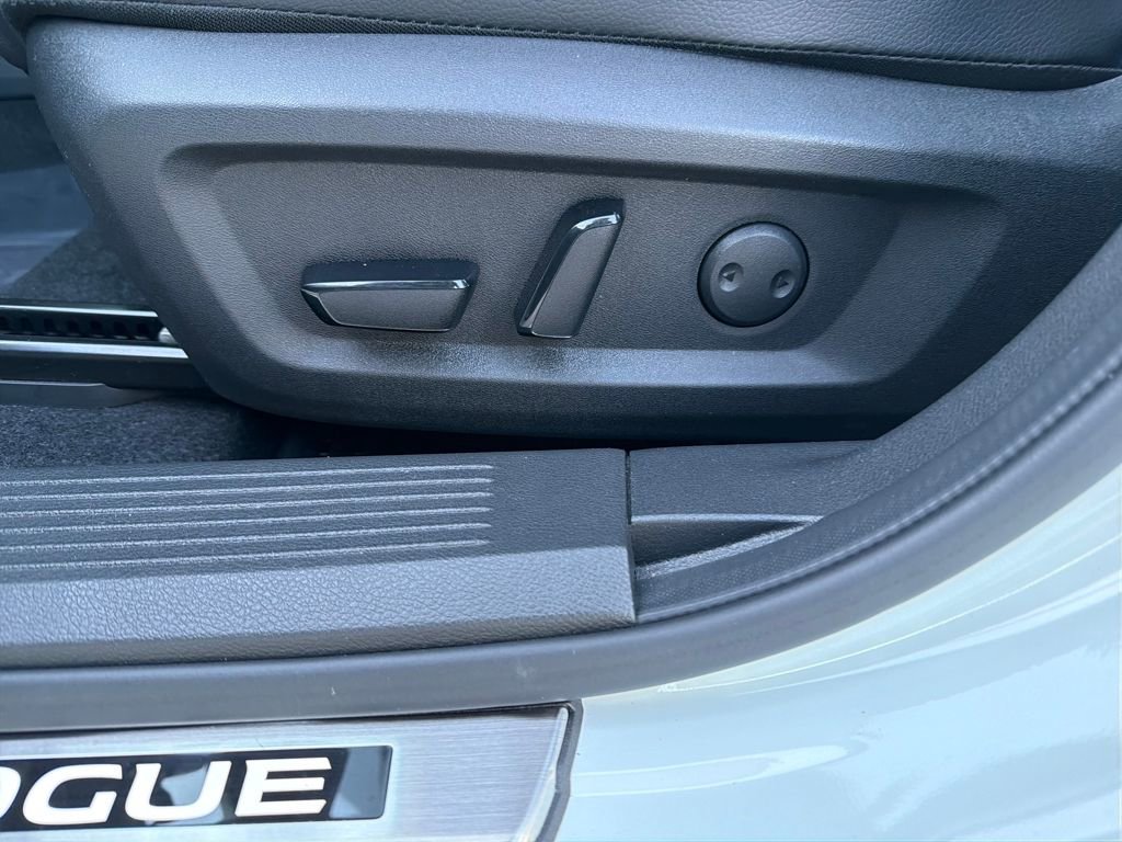 Used 2023 Nissan Rogue SL w/ SL Premium Package image 16