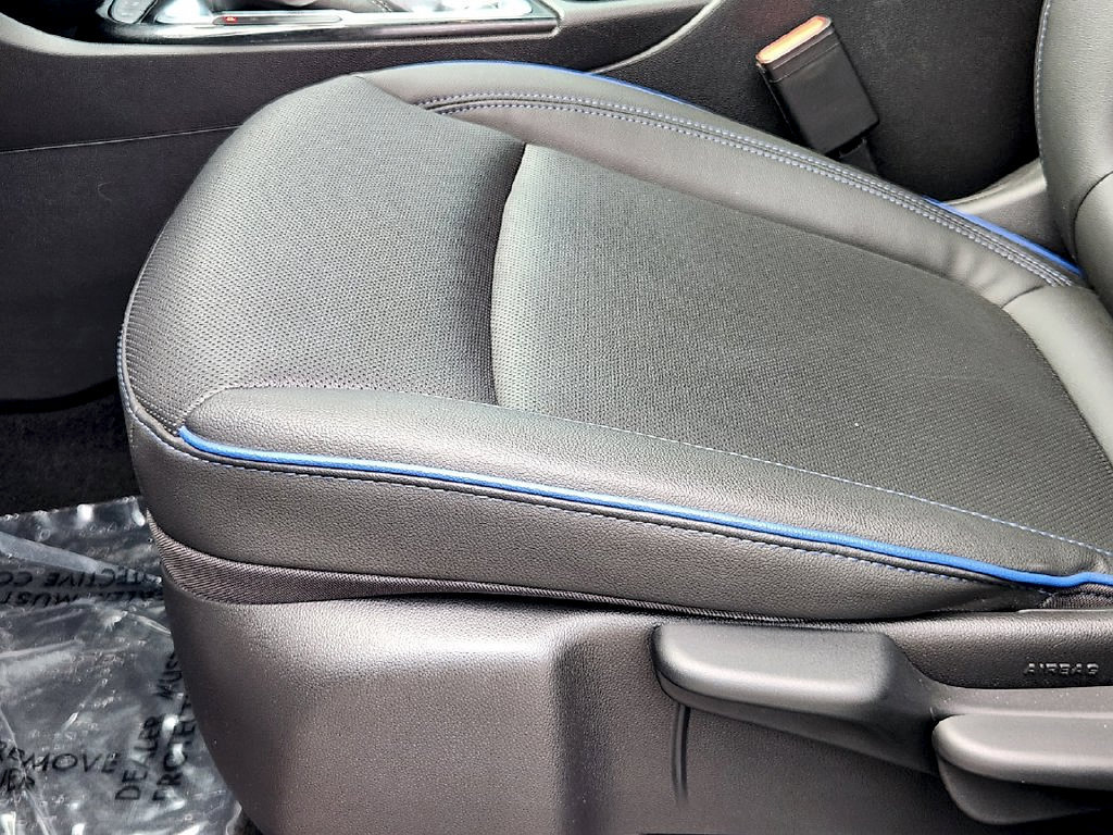 Used 2025 Buick Encore GX Sport Touring w/ Black Roof Package AWD/4WD image 24