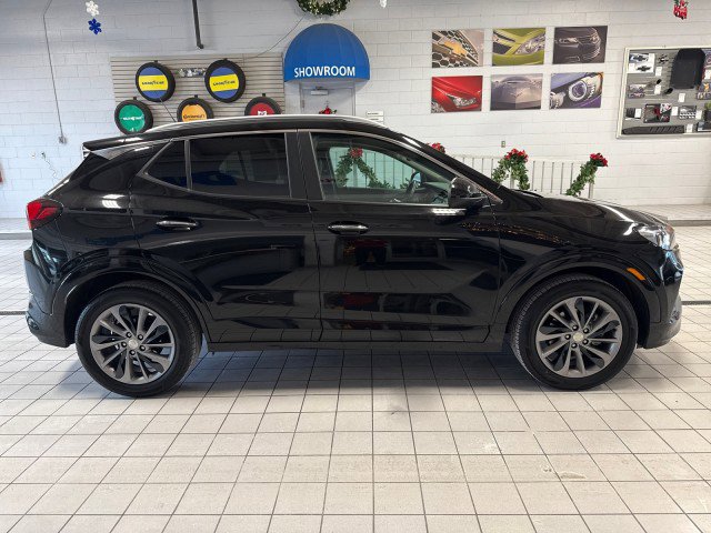 Used 2023 Buick Encore GX Select w/ Sport Touring Package image 2
