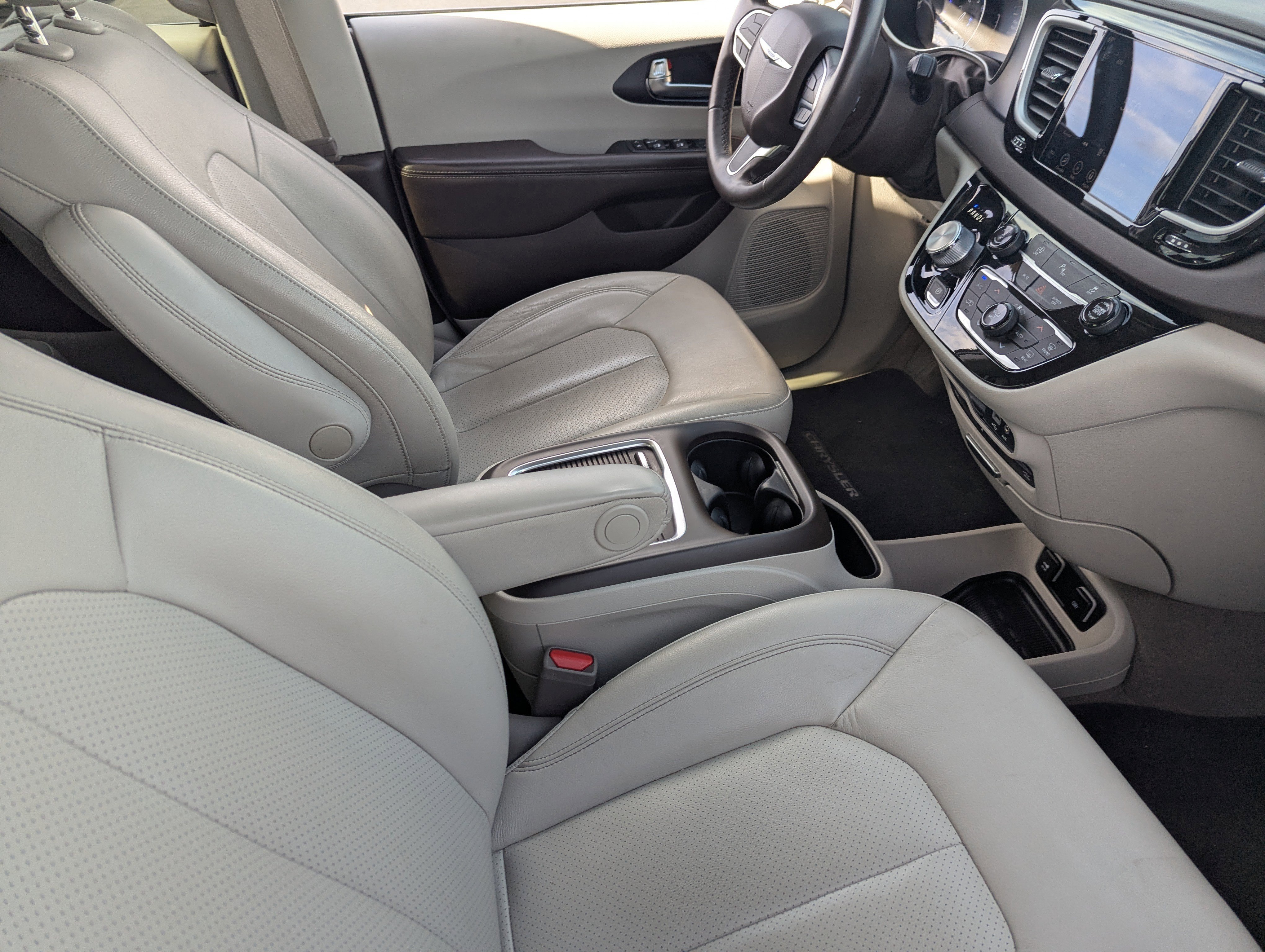 Used 2020 Chrysler Pacifica Touring-L Plus image 11