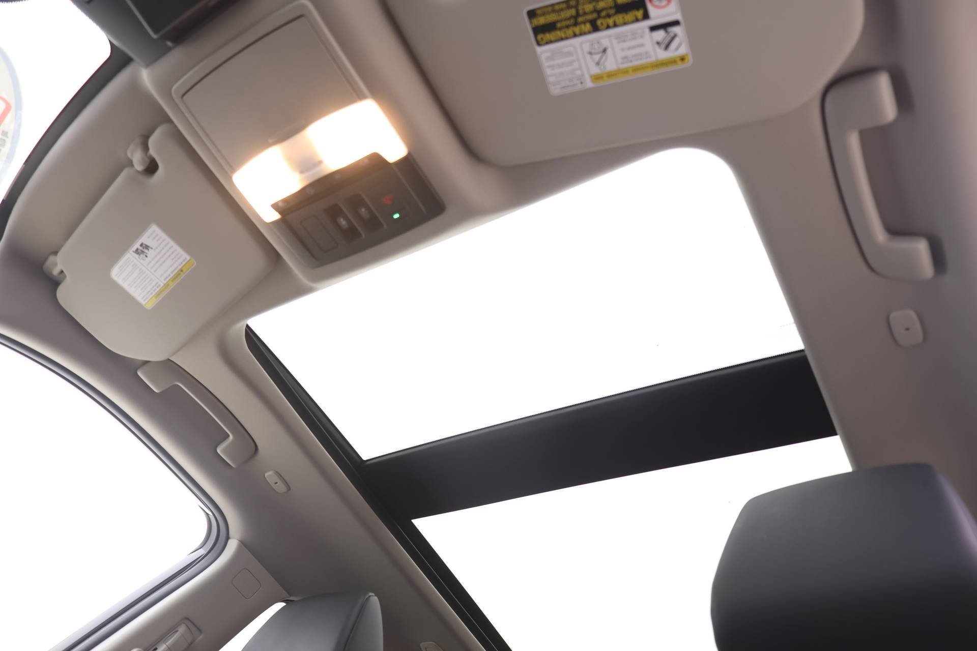 Used 2022 Nissan Rogue SV w/ SV Premium Package image 15