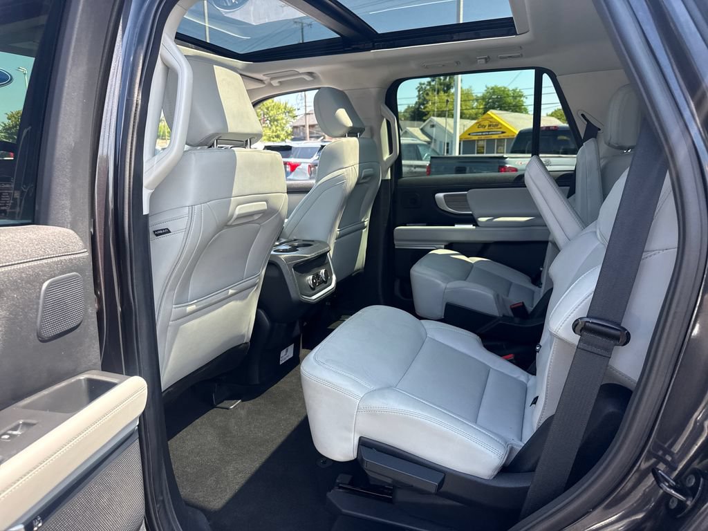Used 2025 Ford Expedition Platinum w/ Driver's Package AWD/4WD image 19
