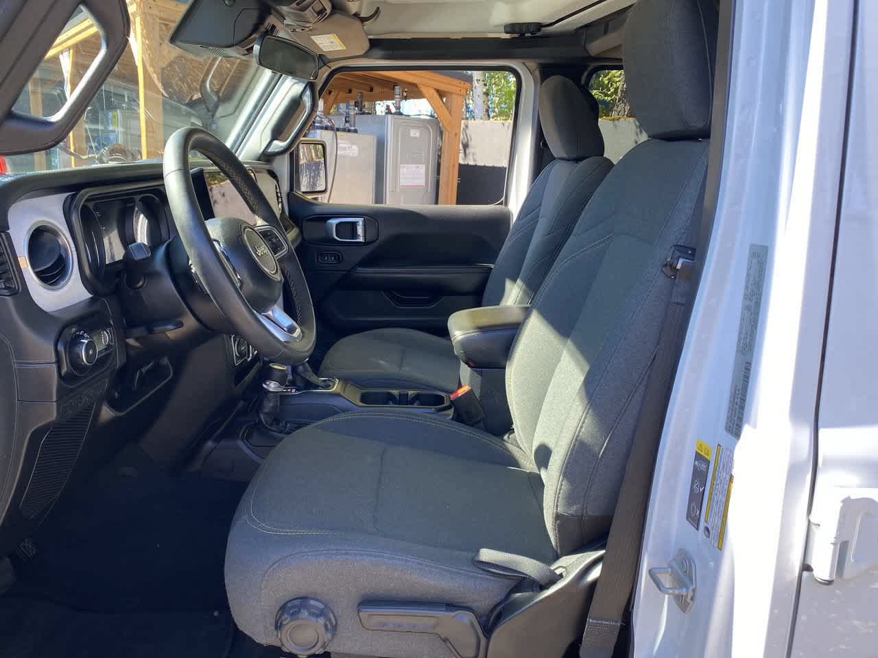 Used 2025 Jeep Wrangler Unlimited Sahara AWD/4WD image 13