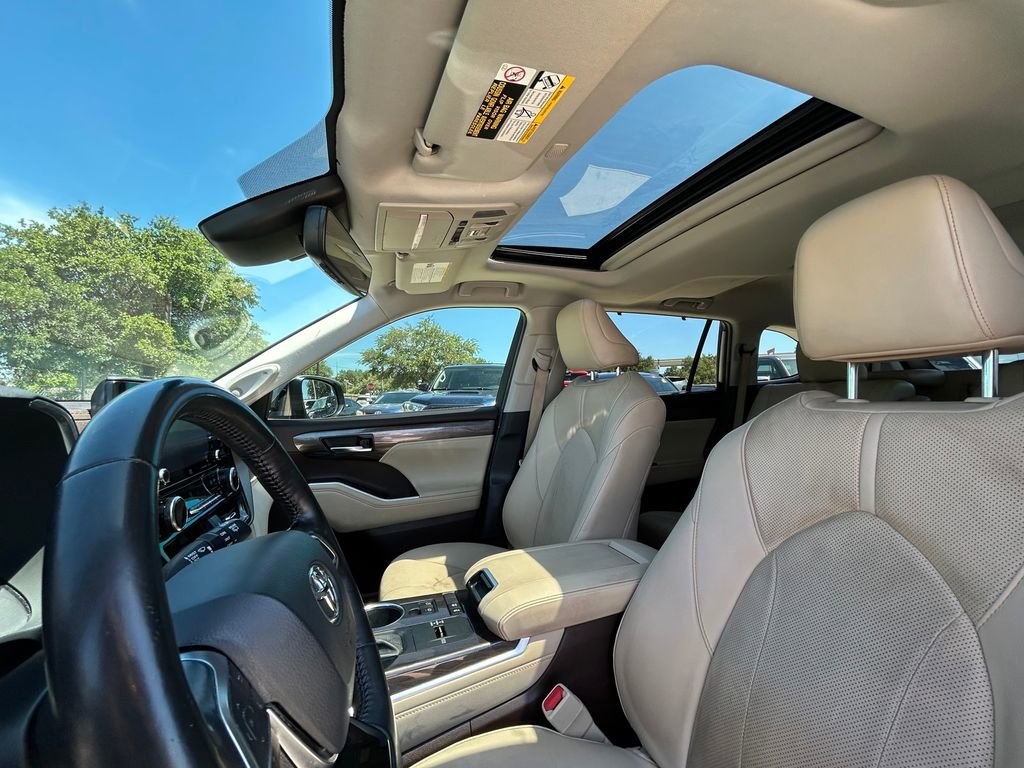 Used 2021 Toyota Highlander Limited FWD image 12