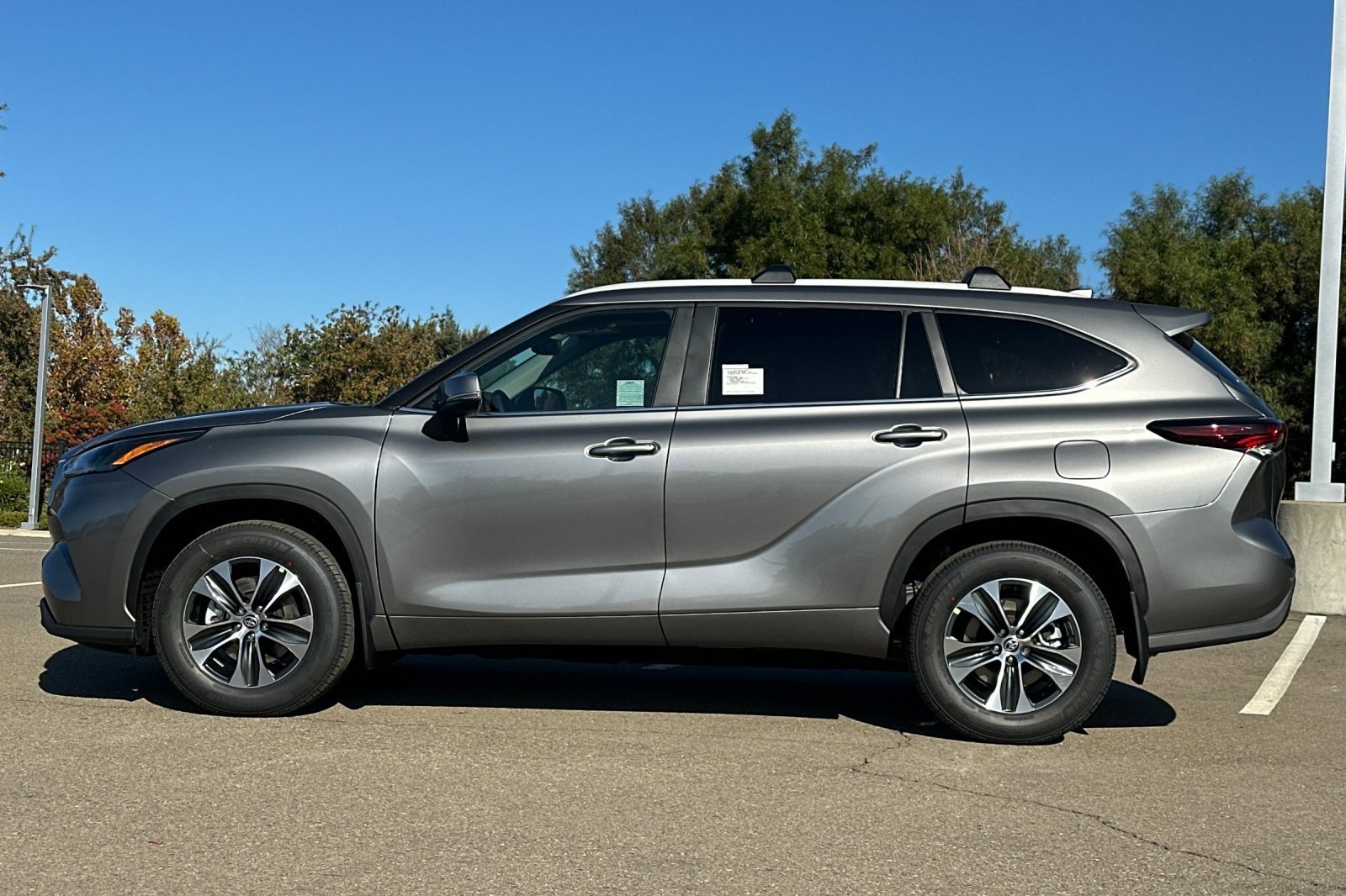 New 2026 Toyota Highlander XLE image 9