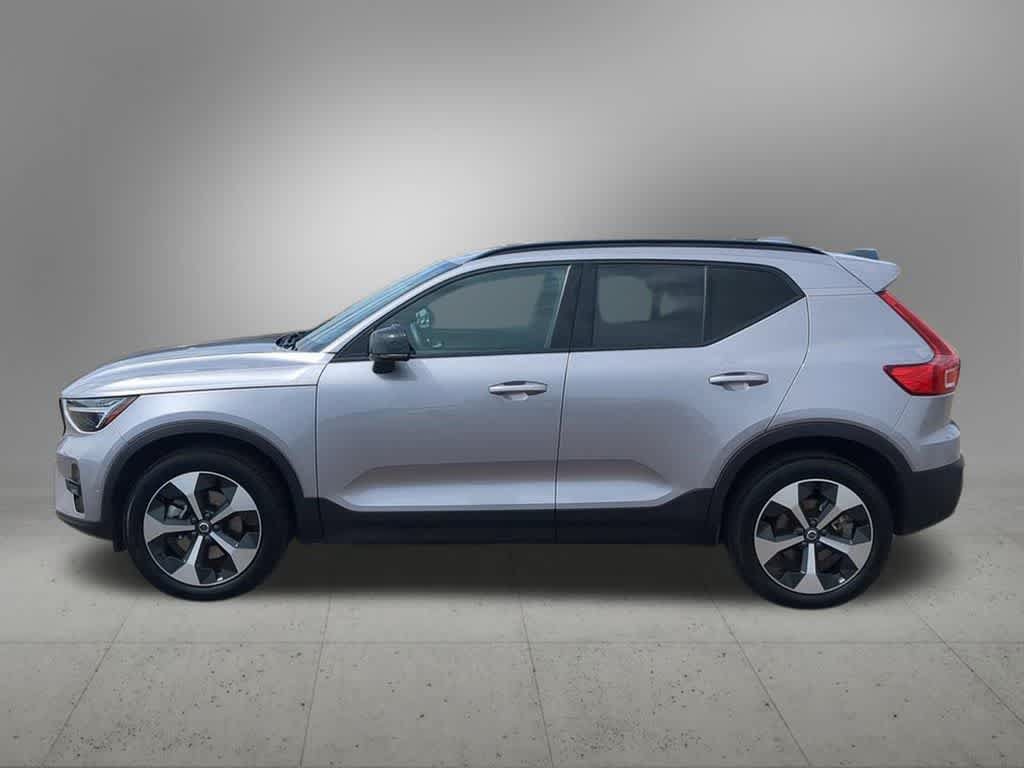 Certified 2026 Volvo XC40 B5 Plus AWD/4WD image 3