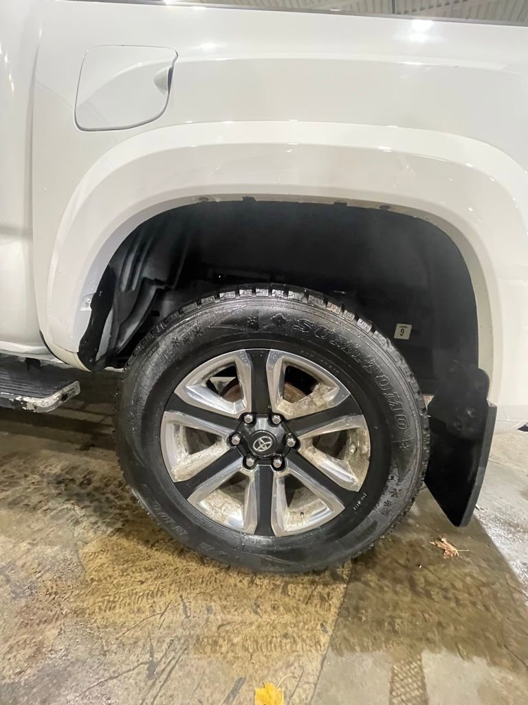 Used 2016 Toyota Tacoma Limited w/ Towing Package AWD/4WD image 34