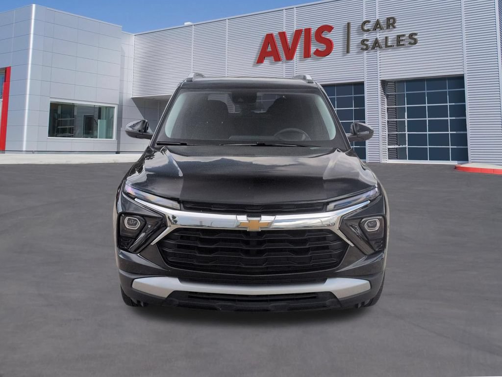 Used 2025 Chevrolet TrailBlazer LT AWD/4WD image 2