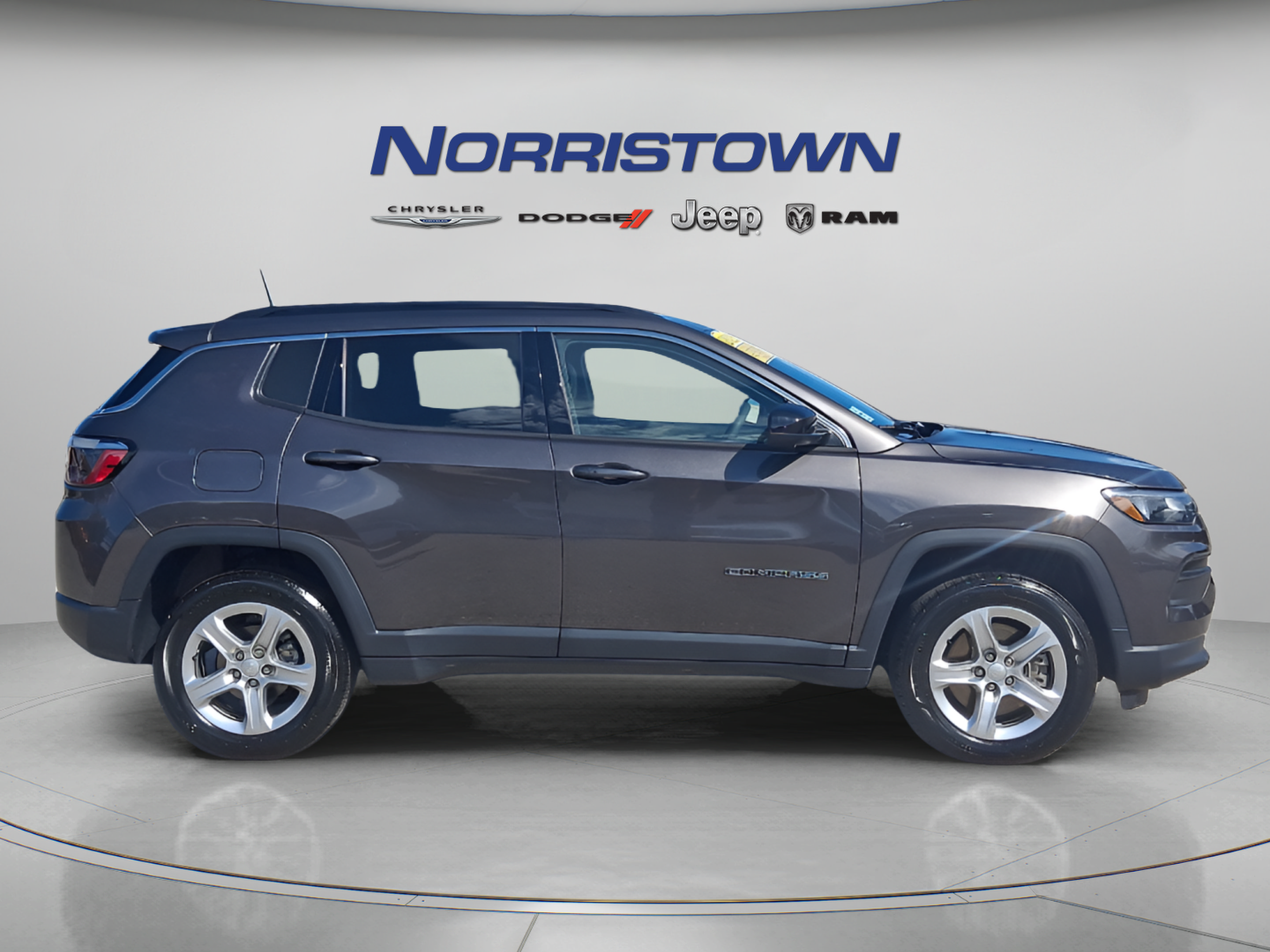Certified 2023 Jeep Compass Latitude w/ Sun and Sound Group AWD/4WD image 7