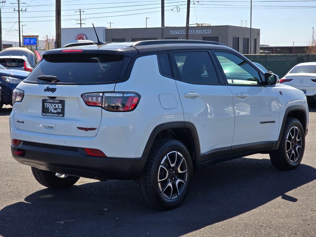 Used 2024 Jeep Compass Trailhawk image 5