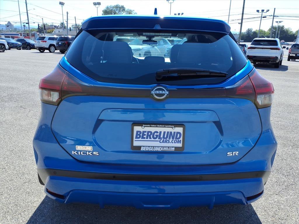 Used 2023 Nissan Kicks SR w/ SR Premium Package FWD image 5