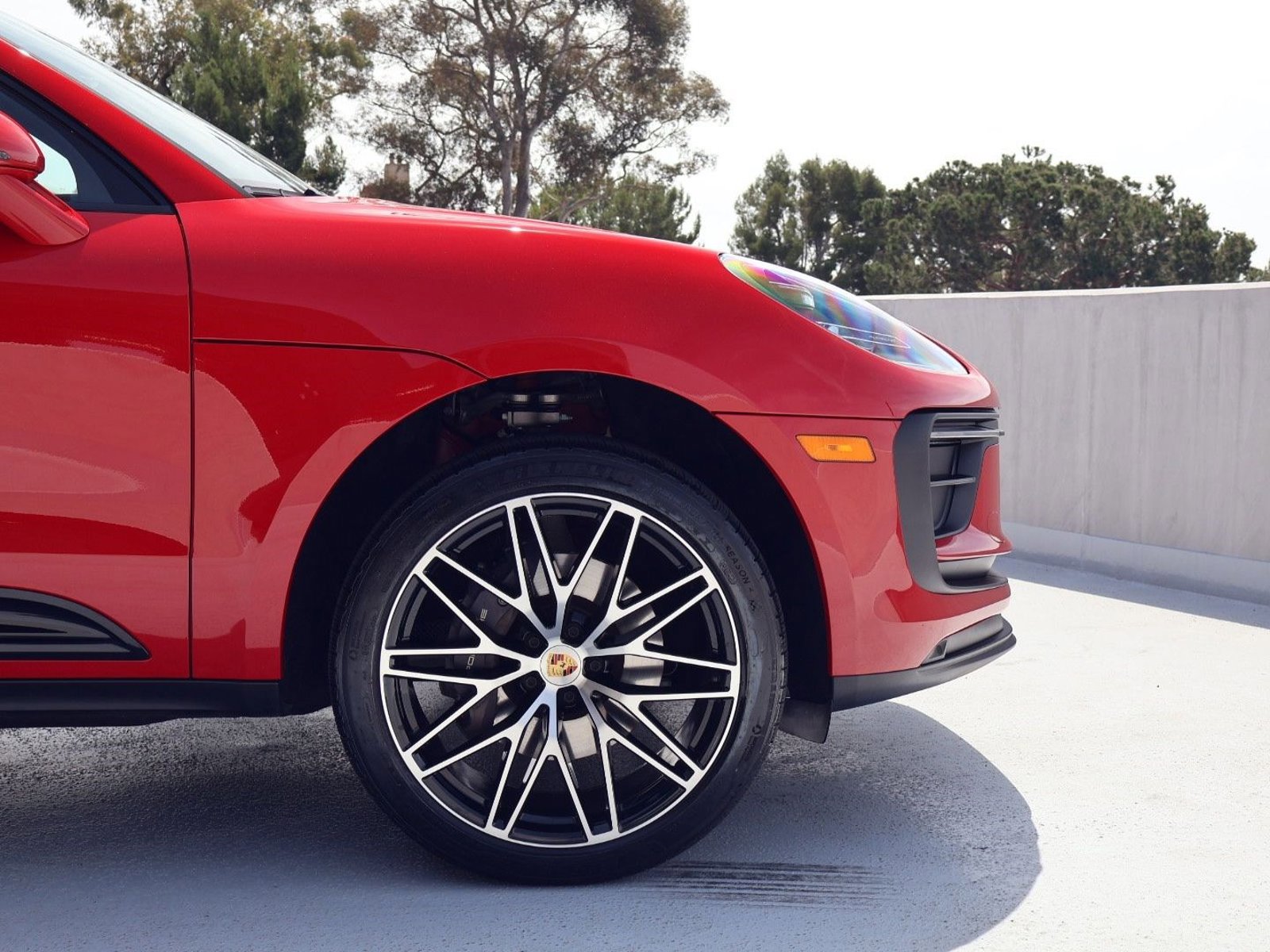 Certified 2025 Porsche Macan image 11