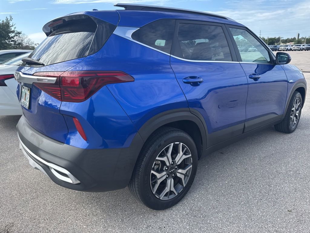 Certified 2023 Kia Seltos EX AWD/4WD image 2