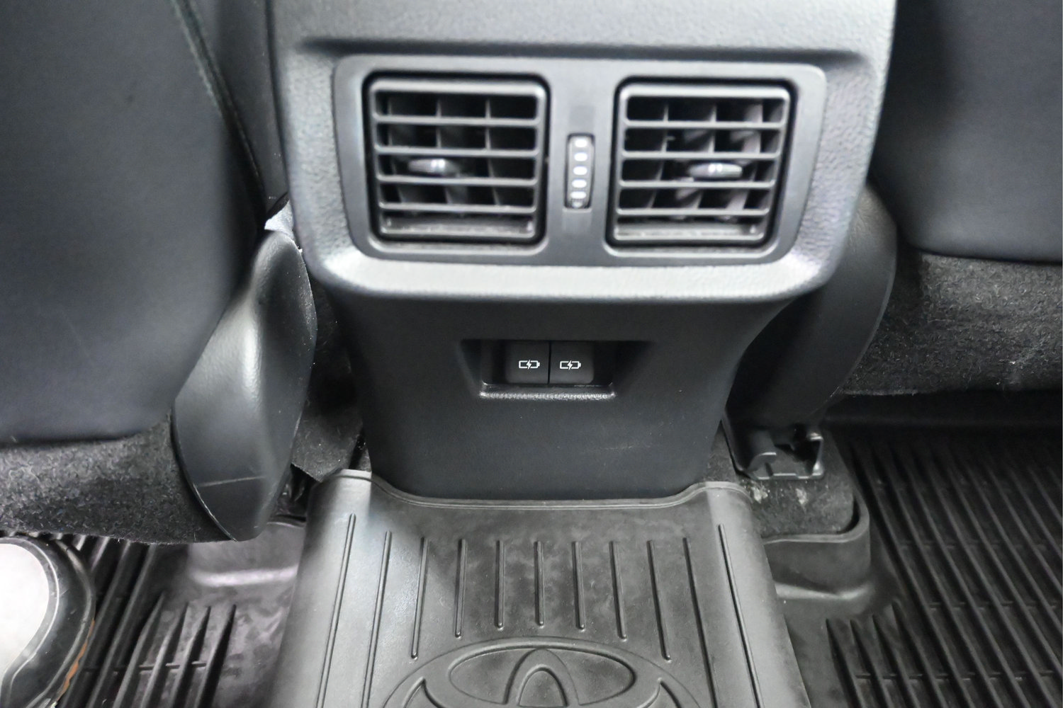 Used 2023 Toyota Venza Nightshade AWD/4WD image 14