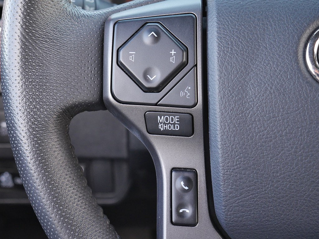 Used 2020 Toyota Tacoma TRD Off-Road w/ TRD Premium Off Road Package AWD/4WD image 32