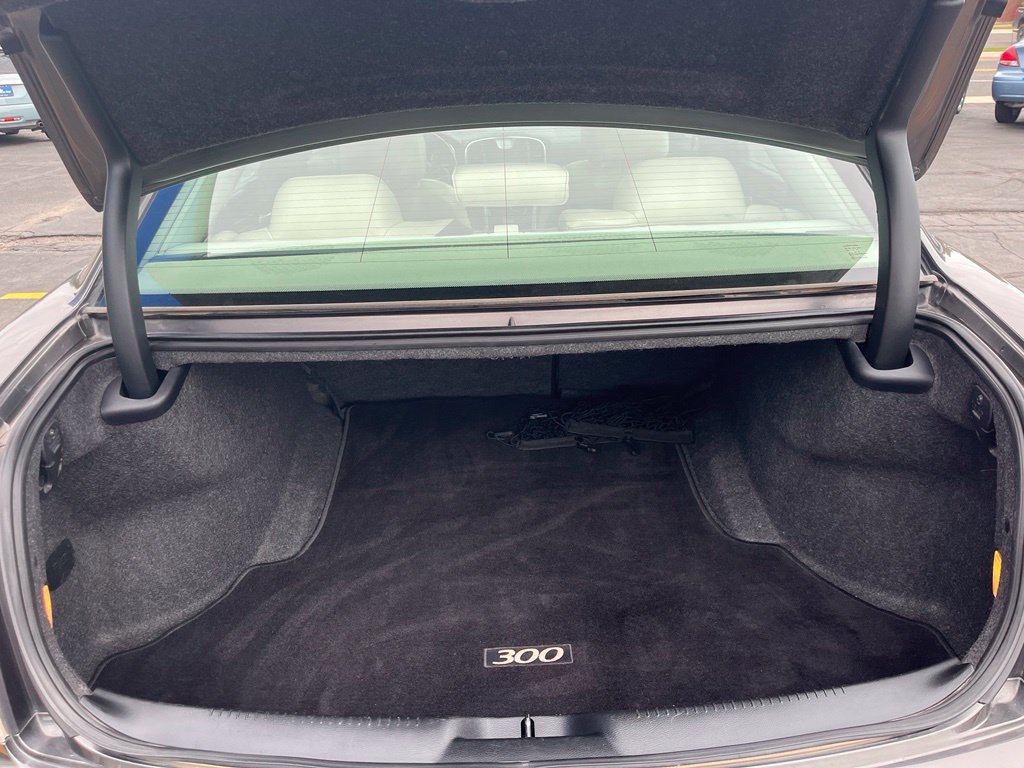 Used 2016 Chrysler 300 C RWD image 5