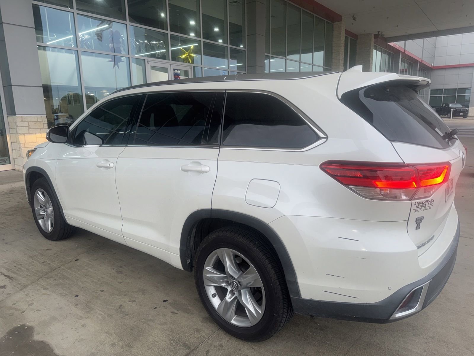 Used 2018 Toyota Highlander Limited FWD image 13