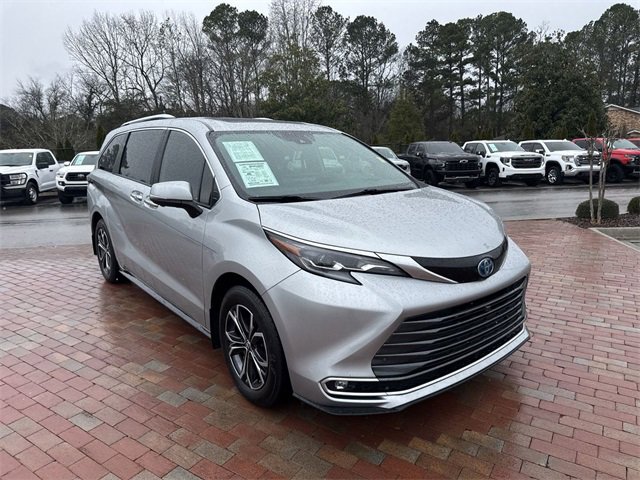 Used 2025 Toyota Sienna Platinum image 38