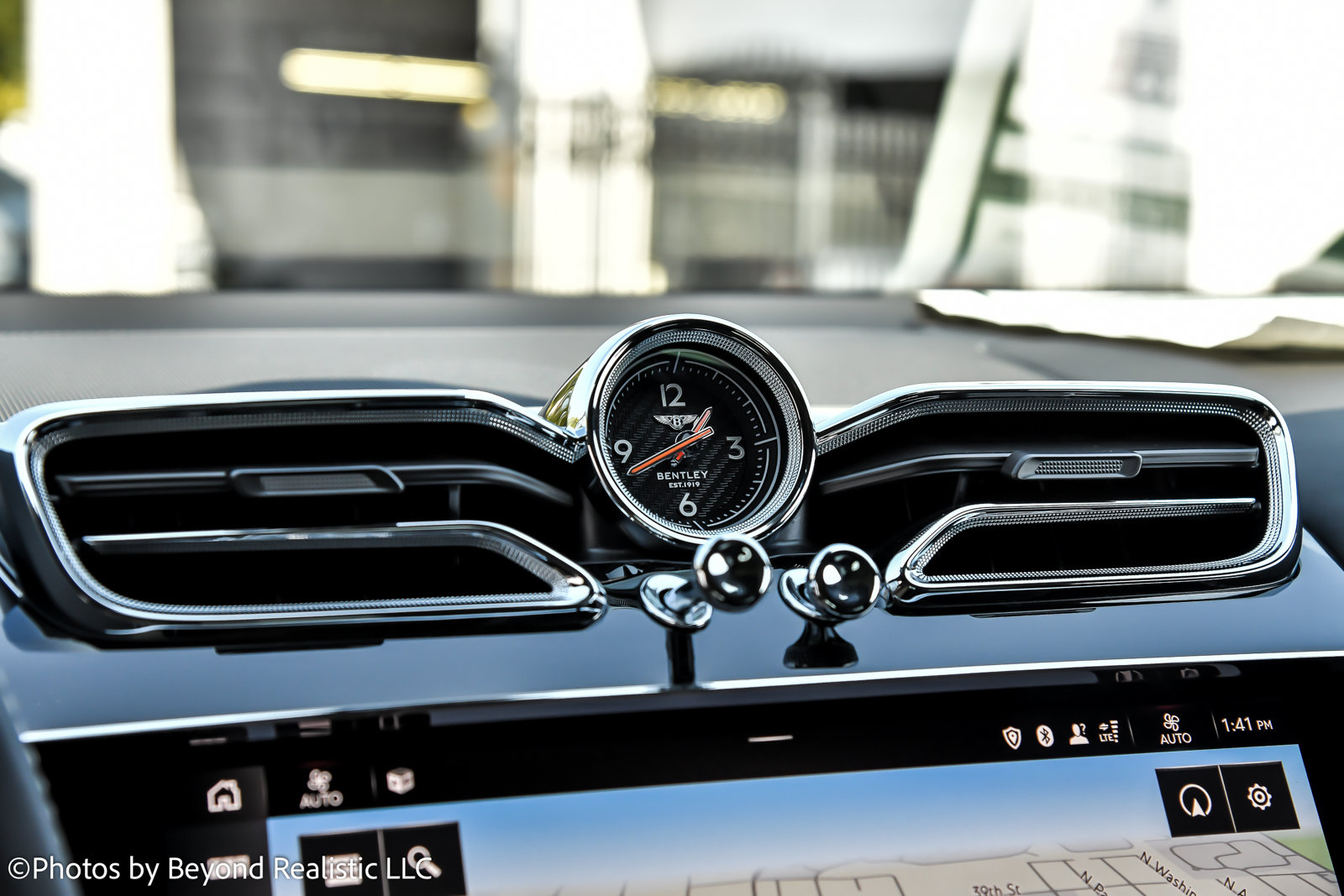 Certified 2023 Bentley Bentayga Plug-In Hybrid AWD/4WD image 43