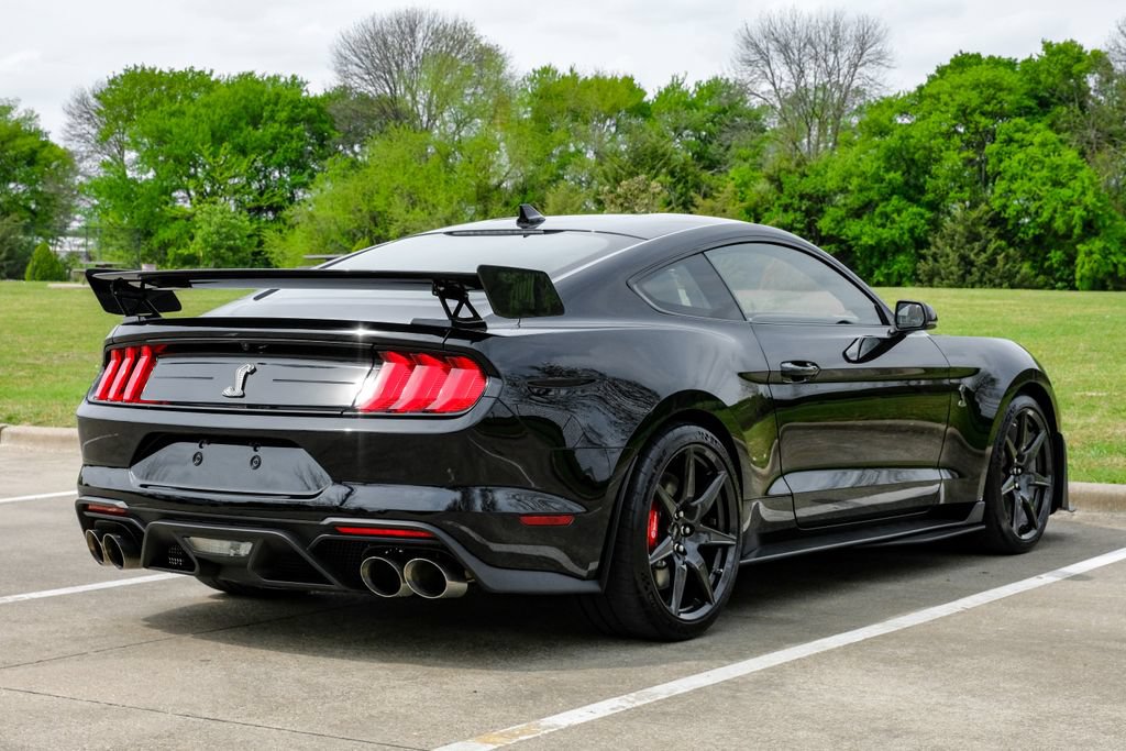 Used 2020 Ford Mustang Shelby GT500 w/ Carbon Fiber Track Pack RWD image 12