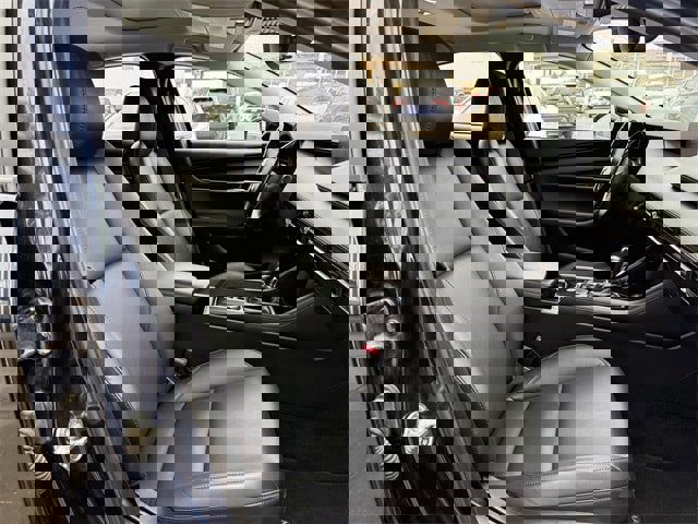 Used 2024 MAZDA MAZDA3 s image 31