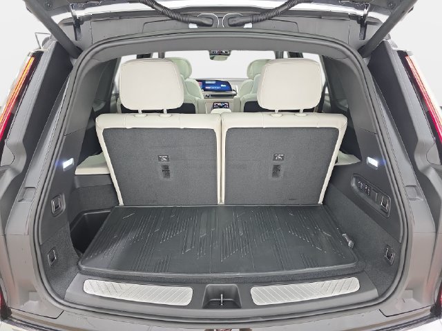 New 2027 Cadillac Vistiq Luxury AWD/4WD image 32