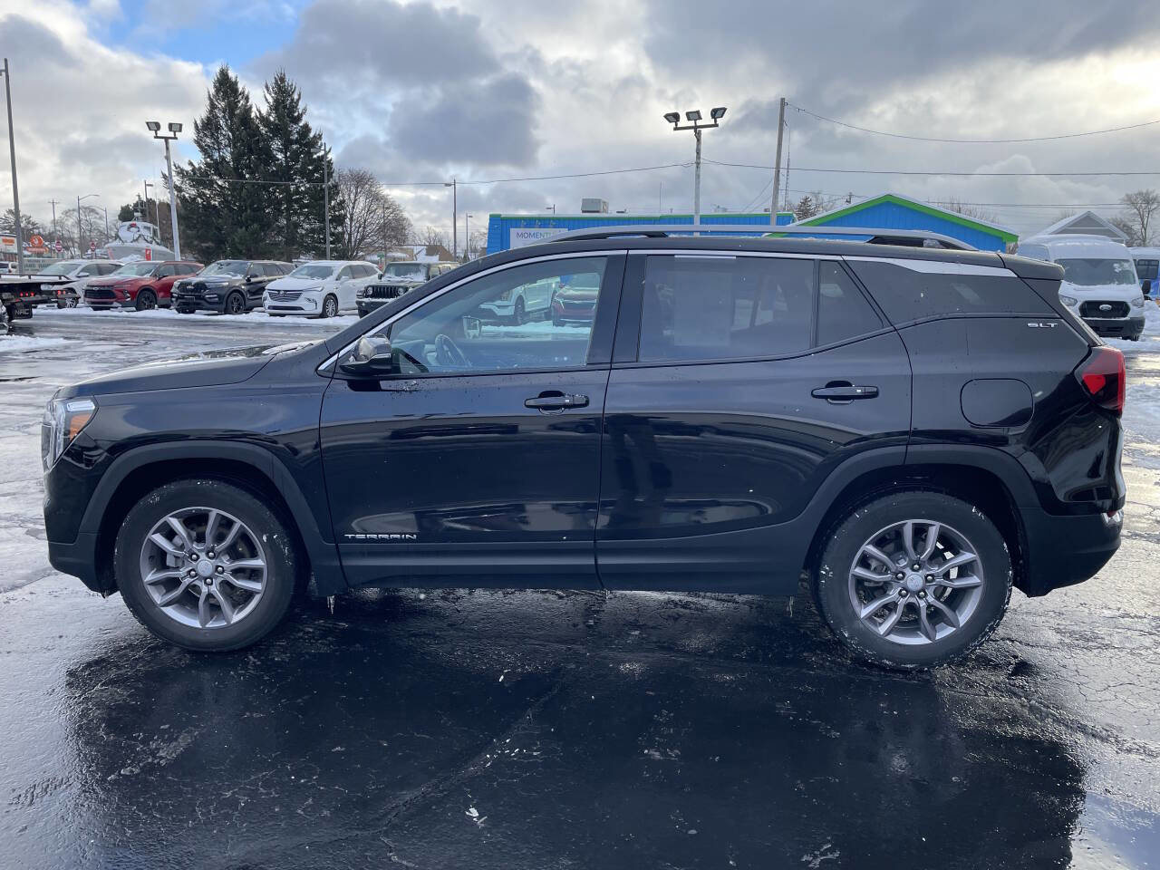 Used 2023 GMC Terrain SLT image 9