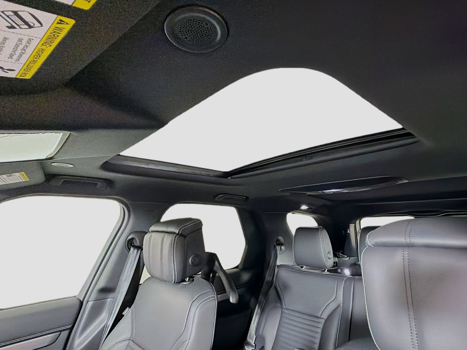 New 2026 Land Rover Discovery Dynamic SE AWD/4WD image 9