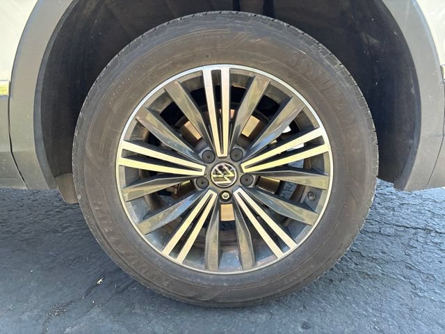 Used 2024 Volkswagen Tiguan SE AWD/4WD image 10
