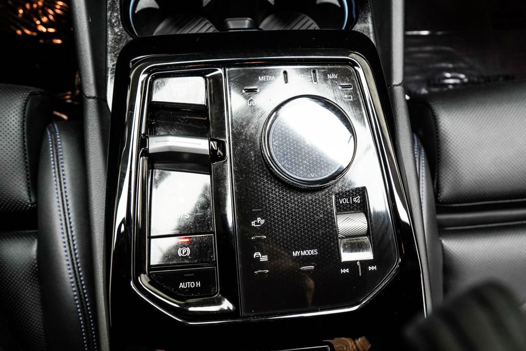 Used 2026 BMW 550e xDrive image 25