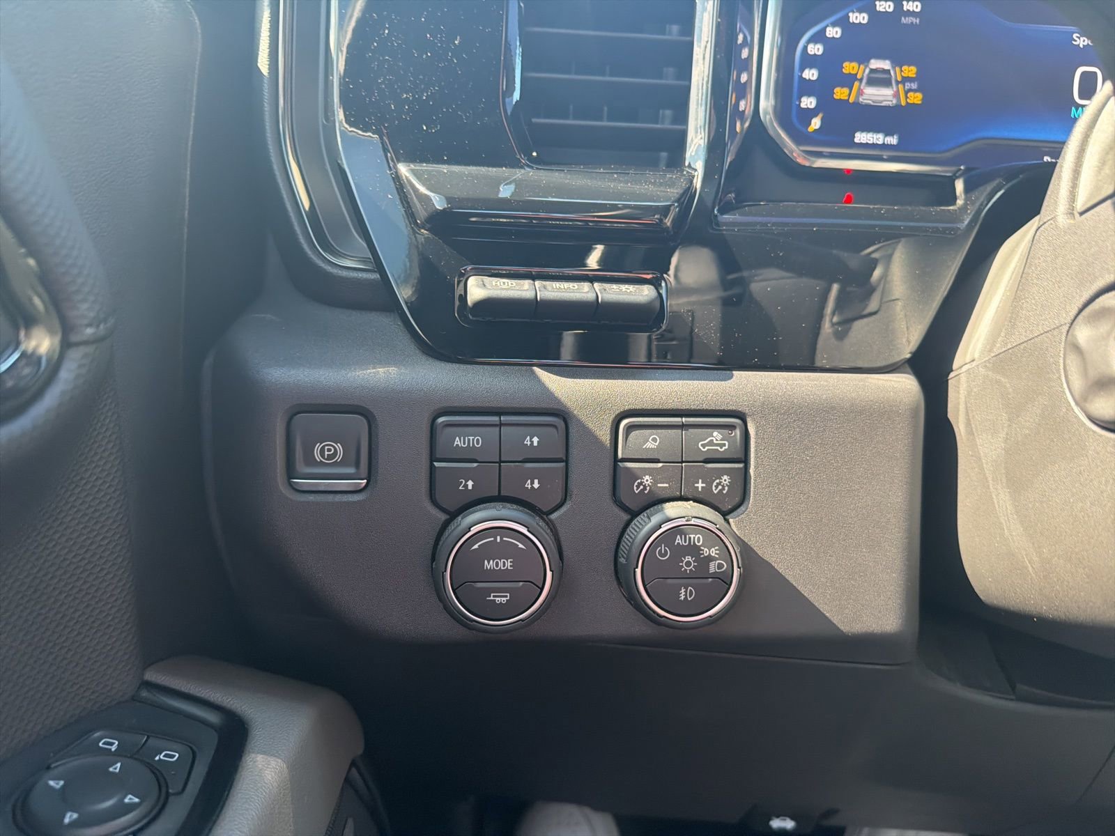 Used 2022 Chevrolet Silverado 1500 ZR2 w/ Technology Package AWD/4WD image 18